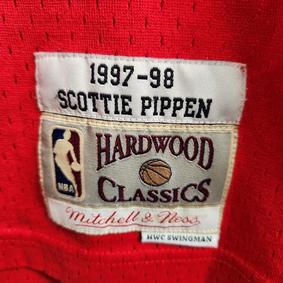 Mitchell & Ness Scottie Pippen 1997-98 Bulls Jersey Red Swingman Size S Worn Pri - Picture 4 of 13